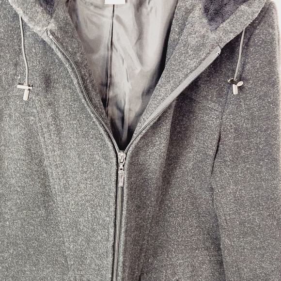 ST. John's Bay Women's Black Wool/Nylon Blend Short Pea Coat Size: M - Picture 4 of 8